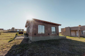 Casa con pileta en barrio Pillahuinco